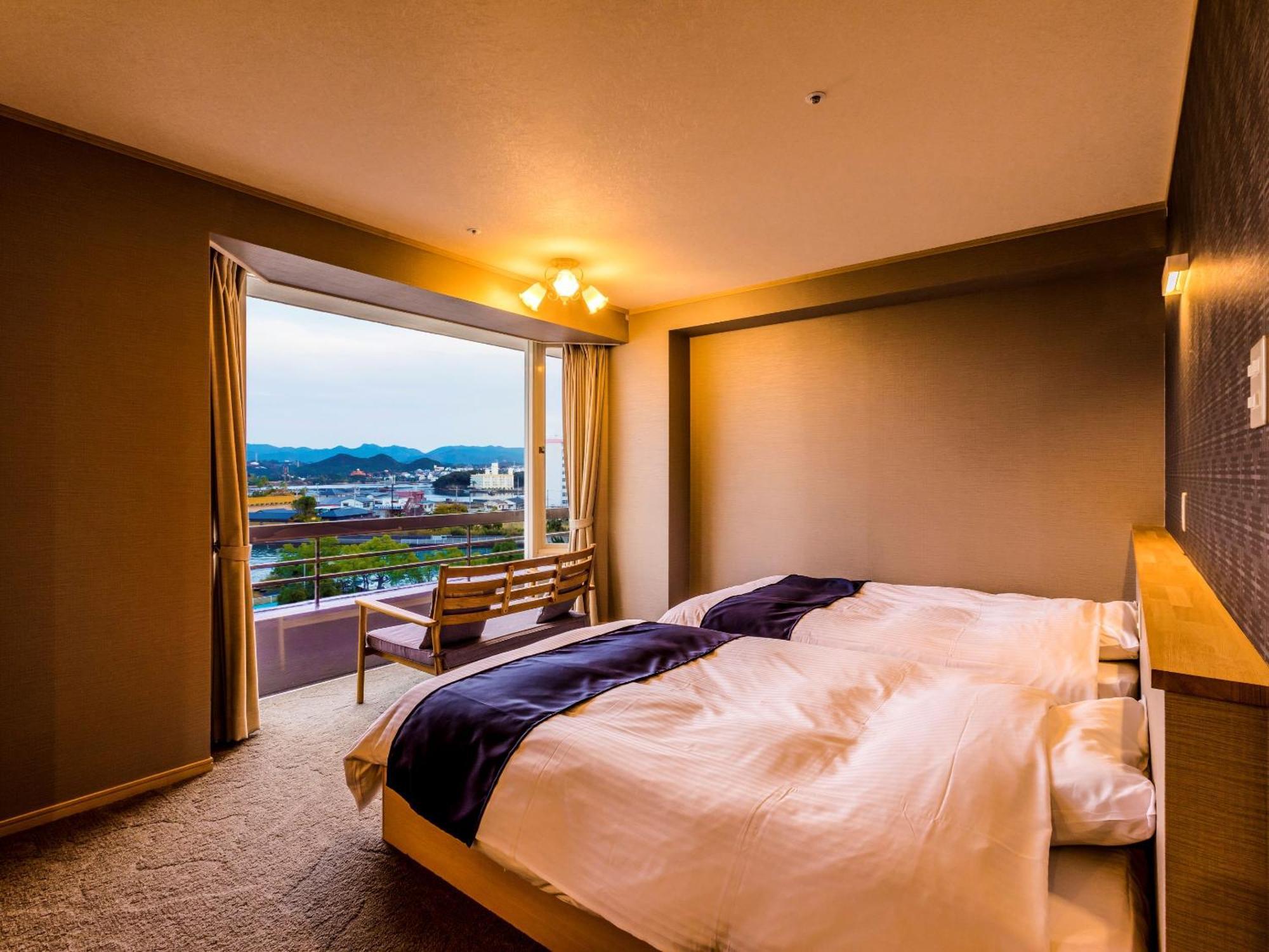 Ooedo Onsen Monogatari Premium Gyoen 4* Shirahama